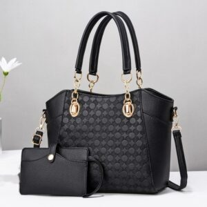 Schwarze Schultertasche mit Prägemuster, zwei Henkeln und kleinem schwarzem Täschchen davor